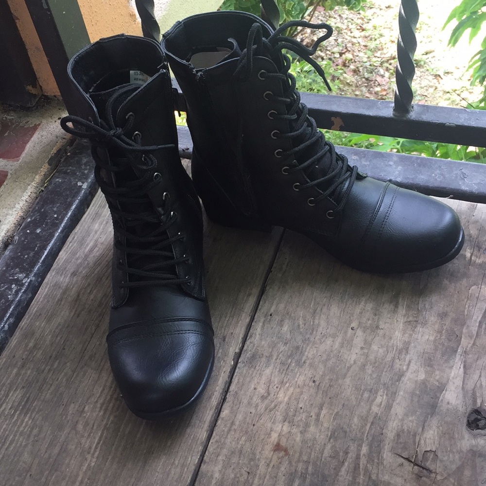 Black Boots NWOB